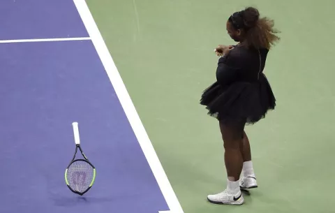Multan a Serena Williams por su berrinche en la final del US Open