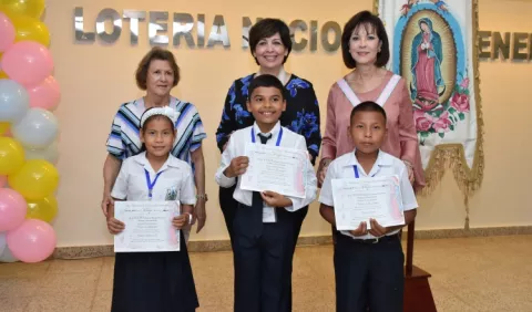 Damas guadalupanas premian a ganadores del  Certamen Provincial y XXII Nacional de Pintura, Oratoria y Dramatización,