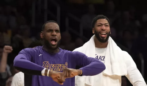Anthony Davis castigó a los Grizzlies con 40 puntos y  20 rebotes