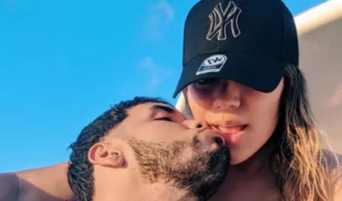 Karol G comparte una foto sensual junto a Anuel AA