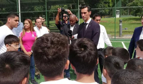 Álvaro Arbeloa emociona a los niños de la Fundación Amigos Real Madrid Panamá