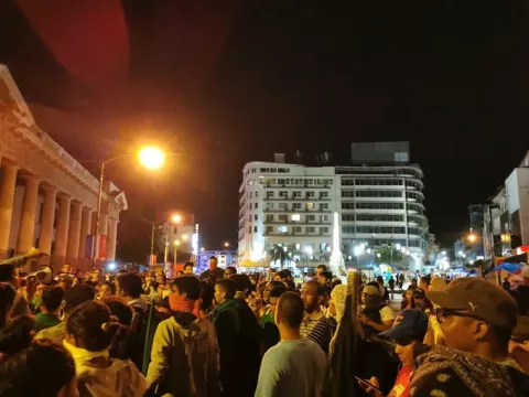 Caos, disturbios y destrozos en tercer día de protestas contra reformas constitucionales
