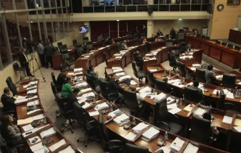 Debate de reformas constitucionales agrava crisis de la Asamblea Nacional