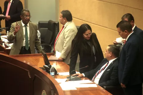 Reforma constitucional irá  a tercer debate  en medio de incertidumbre
