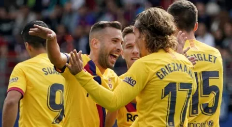 Messi, Griezmann y Suárez resuelven la victoria del Barcelona en la casa del Eibar