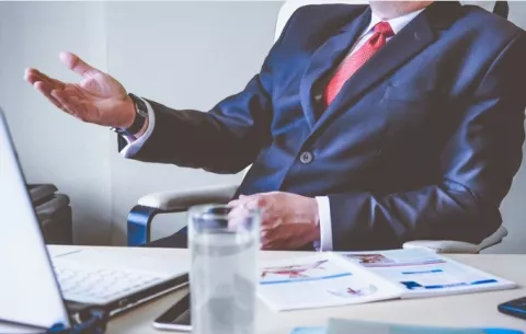 ¿Cómo trabajar para un jefe que tiene expectativas poco realistas?
