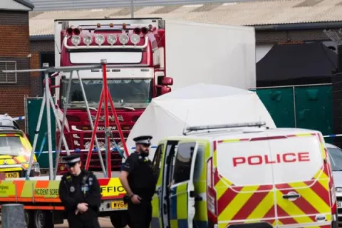 El camión hallado con 39 cadáveres procedía de Bélgica, según la policía 