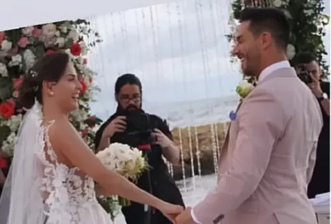 Carmen Villalobos, actriz de 'El final del paraíso', celebra su boda por todo lo alto