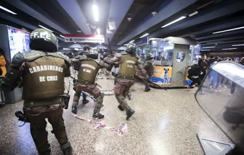 Chile se militariza para controlar disturbios que ya suman tres muertos