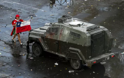 INDH constata relatos de tortura y abuso en detenciones en protestas en Chile