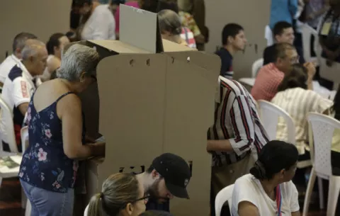 Iván Duque invita a los colombianos a elegir "bien" a sus gobernantes