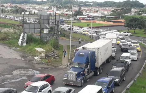 Luego de seis horas de protesta, manifestación de bases del PRD logran acuerdo