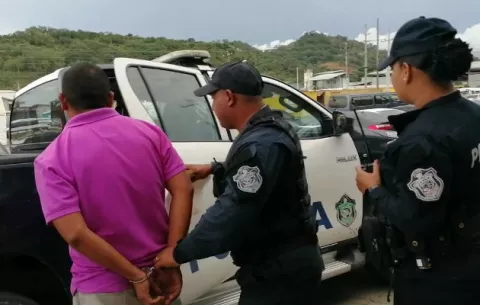 Sargento de la Policía es acusado de extorsión y corrupción de funcionarios