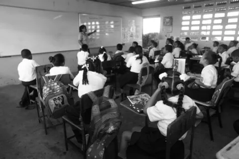 Salud y educación, componentes de una estrategia con desarrollo humano