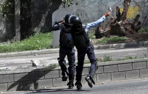 La Policía disuelve pequeñas protestas contra el presidente de Honduras
