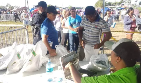 Uso de escáner en ferias del IMA para controlar las ventas de jamones