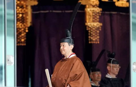 Naruhito asciende al Trono del Crisantemo entre vestigios de otros tiempos
