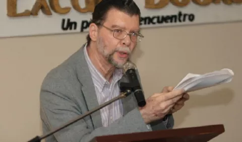 Enrique Jaramillo Levi presenta la quinta edición de su libro 'Duplicaciones'