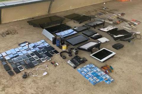¡Misterio! ¿Cómo ingresan a La Joya celulares, televisiones y consolas de videojuegos?