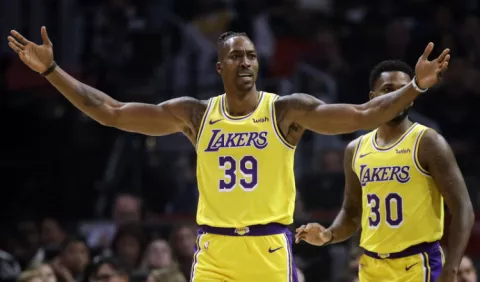 Kawhi Leonard impone su liderazgo en la cara de LeBron James