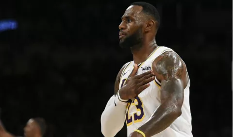 A Lebron James le costó encontrar un lugar donde pasar la noche tras ser desalojado de su casa