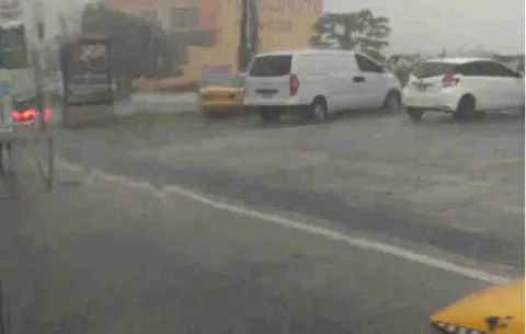 Ráfaga de viento, lluvia y tormenta eléctrica azotan la provincia de Panamá