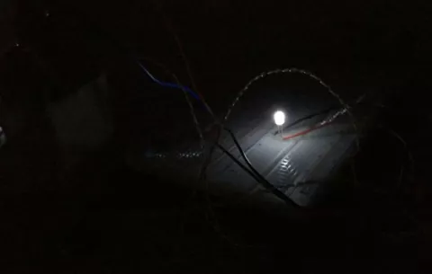 Emplean oscuridad para así crear luz