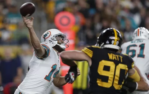 Mason Rudolph supera abucheos y lidera remontada de Steelers ante Dolphins en NFL