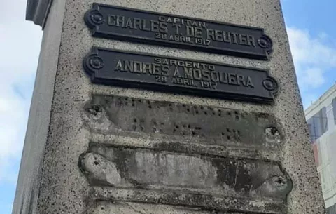 Se llevan placa de monumento de los bomberos en Colón