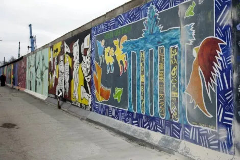 Celebran 30 años de la caída del Muro de Berlín, en la Biblioteca Nacional 'Ernesto J. Castillero