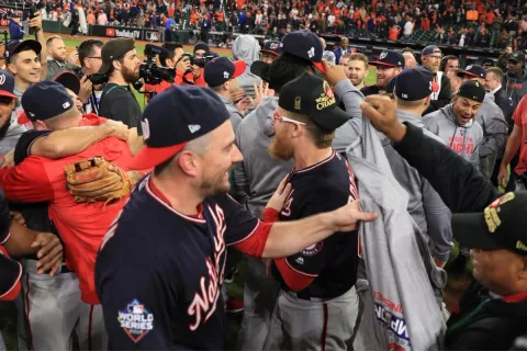 Nacionales de Washington es el campeón y lo hace fuera de casa