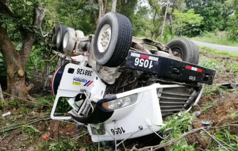 Una persona herida tras vuelco de concretera en Llano Largo de Ocú