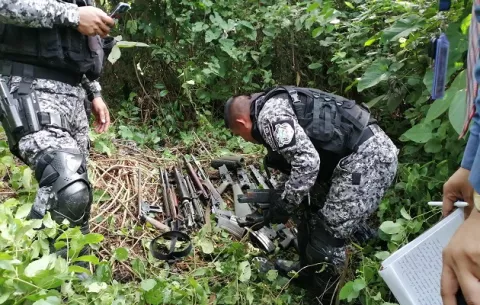 Hallan piezas de arma de guerra en Panamá Oeste