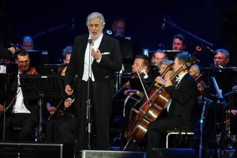 Postergan premiación de Plácido Domingo hasta el otro año