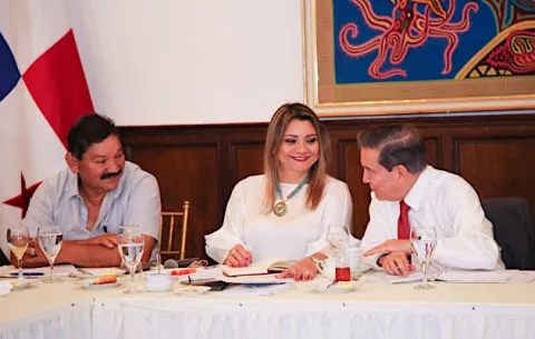 Polémica entre empresarios y trabajadores por ajuste del salario mínimo en Panamá