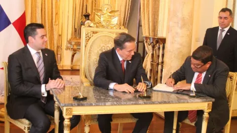 Gobierno gastará $251 mil para combatir polillas y hongos en la Presidencia