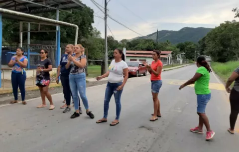Protestan en colegio de Arraiján, tras amenazas de exalumno con arma de fuego