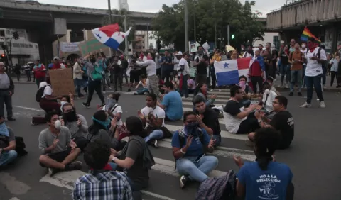Segundo día de protestas termina en vandalismo