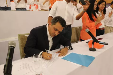 Ricardo Lombana trata  de crear nuevo partido político