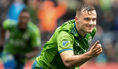 Román Torres, titular en la sufrida victoria del Seattle Sounders