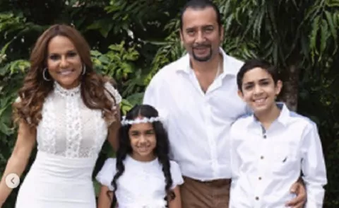 Sandra Sandoval emocionada por la primera comunión de su hija Kamila 