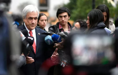 Presidente de Chile Sebastián Piñera pide renuncia a todos sus ministros