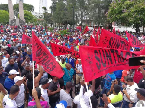 Suntracs amenaza con paralizar la capital en rechazo a las reformas constitucionales