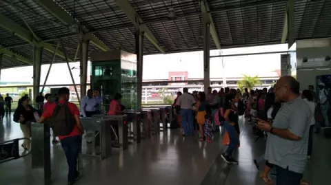 Se restablece el servicio en la Línea 1 y 2 del metro tras apagón 