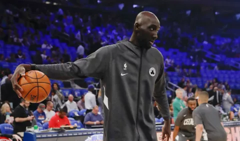 Los Celtics de Boston hacen debutar a Tacko Fall, jugador de 2,26 metros