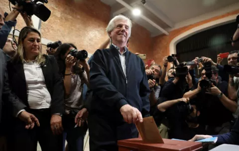 Uruguay abre los centros de votación para las presidenciales y legislativas