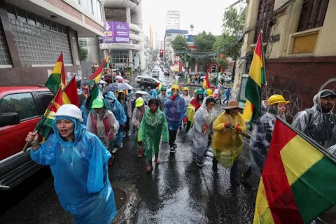 Morales reclama a Mesa y Camacho la "pacificación" de Bolivia