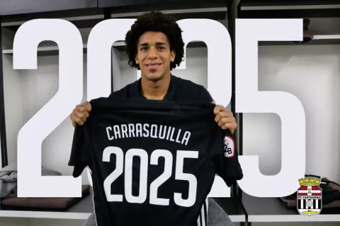 El futbolista panameño Adalberto Carrasquilla firma hasta el 2025 con el Cartagena de España