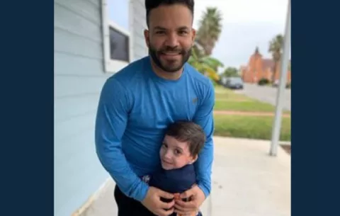 José Altuve visitó al niño que sufrió quemaduras tras explosión en el PH Costa Mare