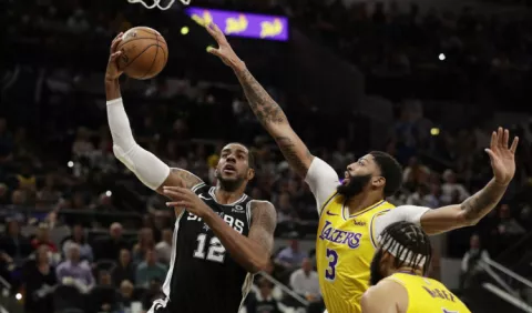LeBron James mantiene imparable a los Lakers y los fanáticos gritan 'MVP'